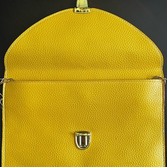 New Yellow pebbled faux leather envelope clutch crossbody gold tone whole chain - Picture 5 of 5